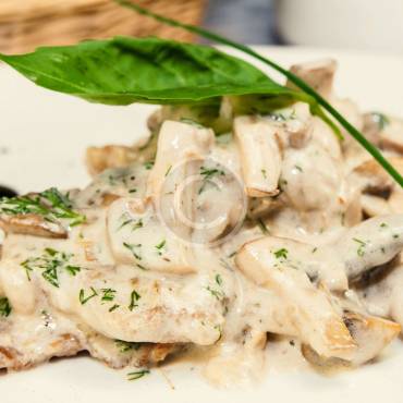 Fettuccine with Chicken and Mushrooms